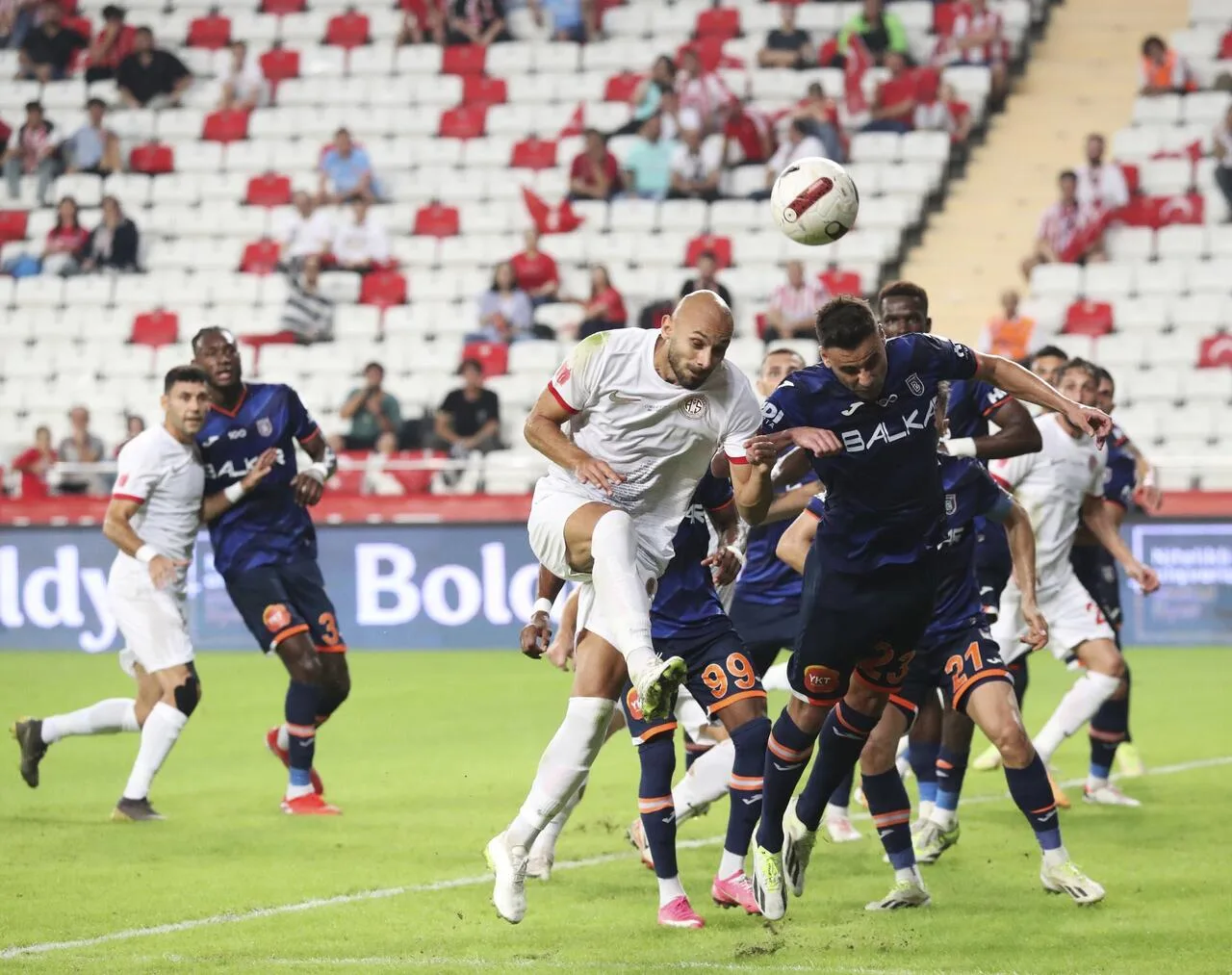 Antalyaspor – Başakşehir : 1-0 (Maç sonu)