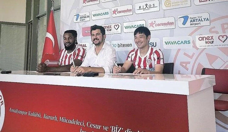 Luyindama ve Shoya Nakajima Antalyaspor’a imzayı attı
