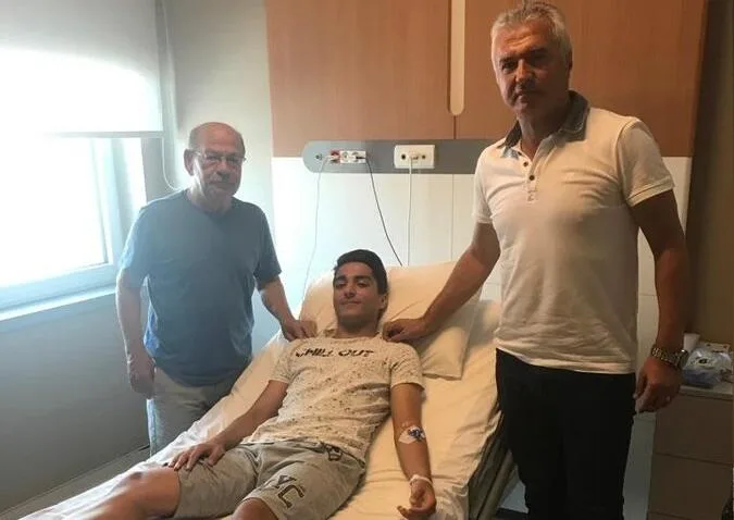 Genç futbolcunun fibula kemiği kırıldı