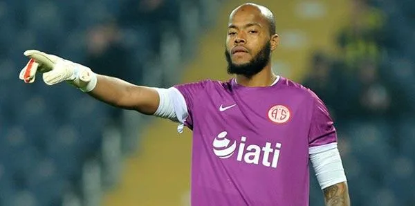 Rais M’Bolhi o takımdan da gönderildi