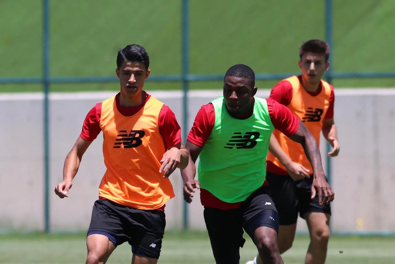 Antalyaspor’un beklerde oynayabilecek futbolcu sayısı 8’e yükseldi!