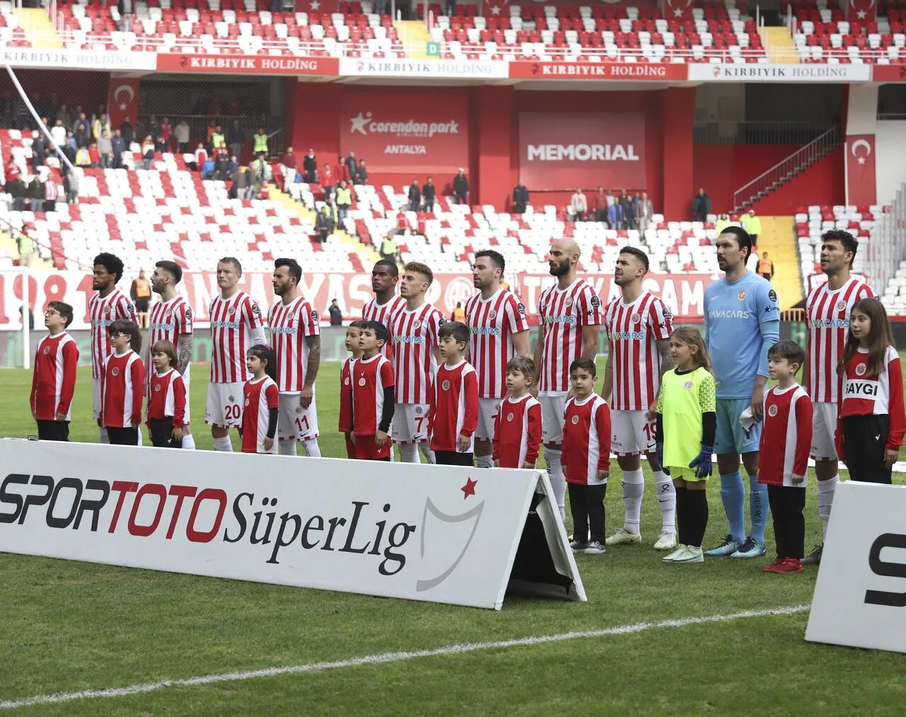 Antalyaspor’un düşme hattıyla puan farkı 3 !