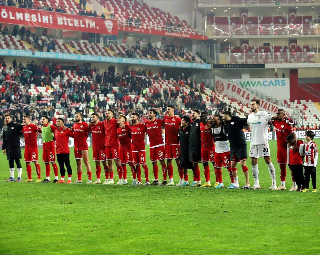 Antalyaspor’dan yabancı sınırına destek