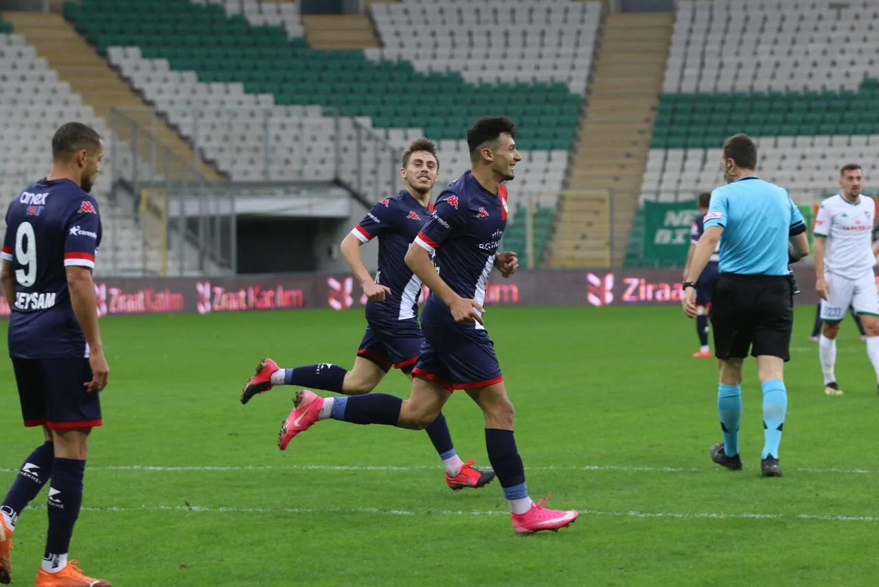 Kaynak arayışında olan Antalyaspor’da yönetim gençleri satışa çıkardı