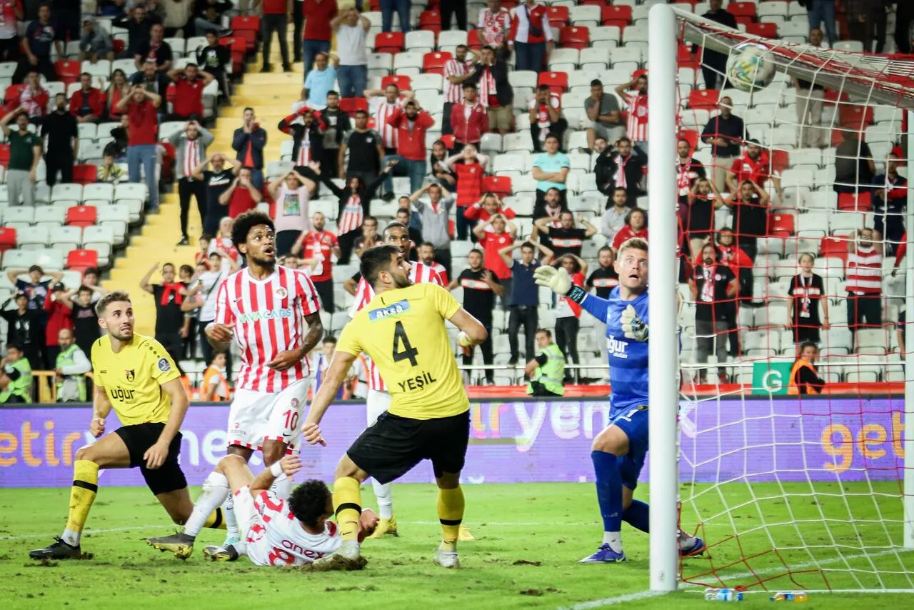 Antalyaspor haftanın lideri oldu