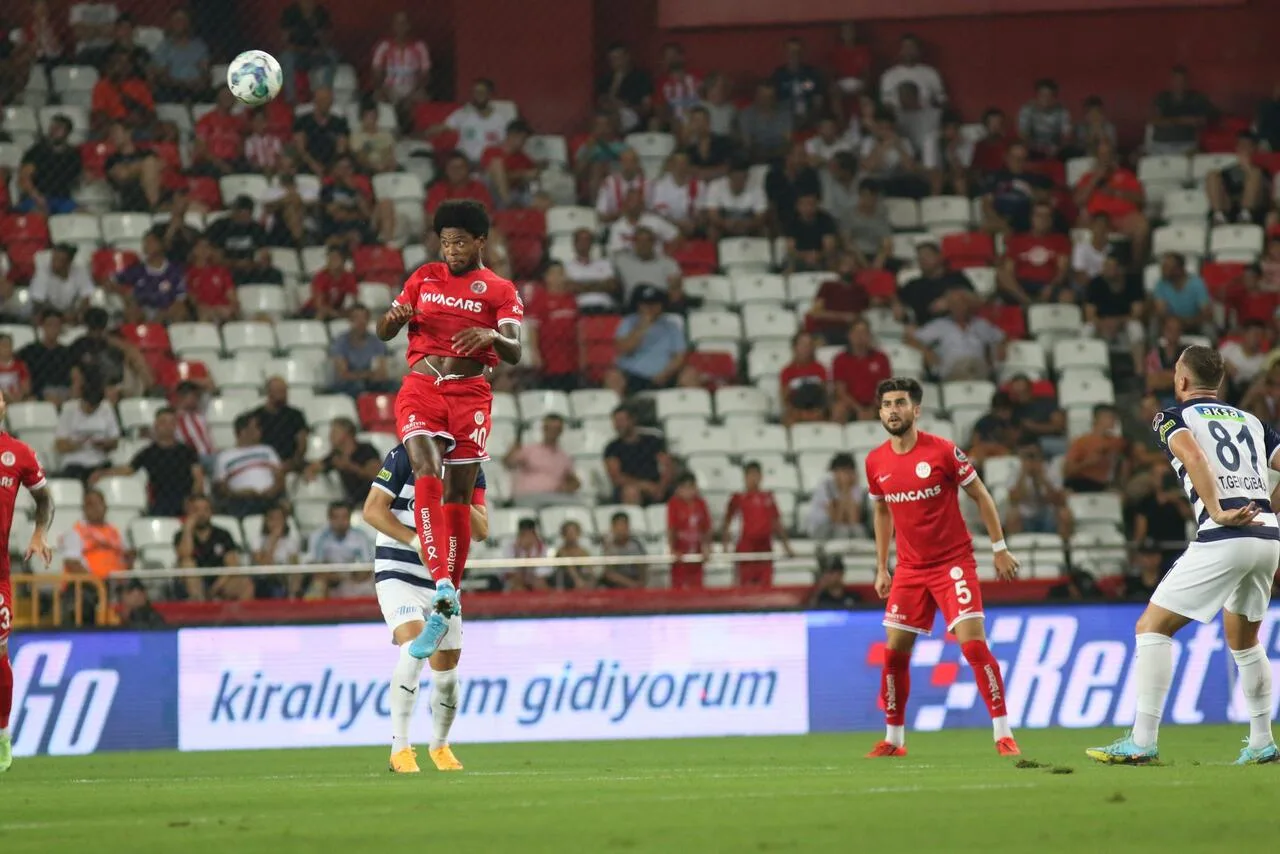 Antalyaspor az atıyor çok yiyor