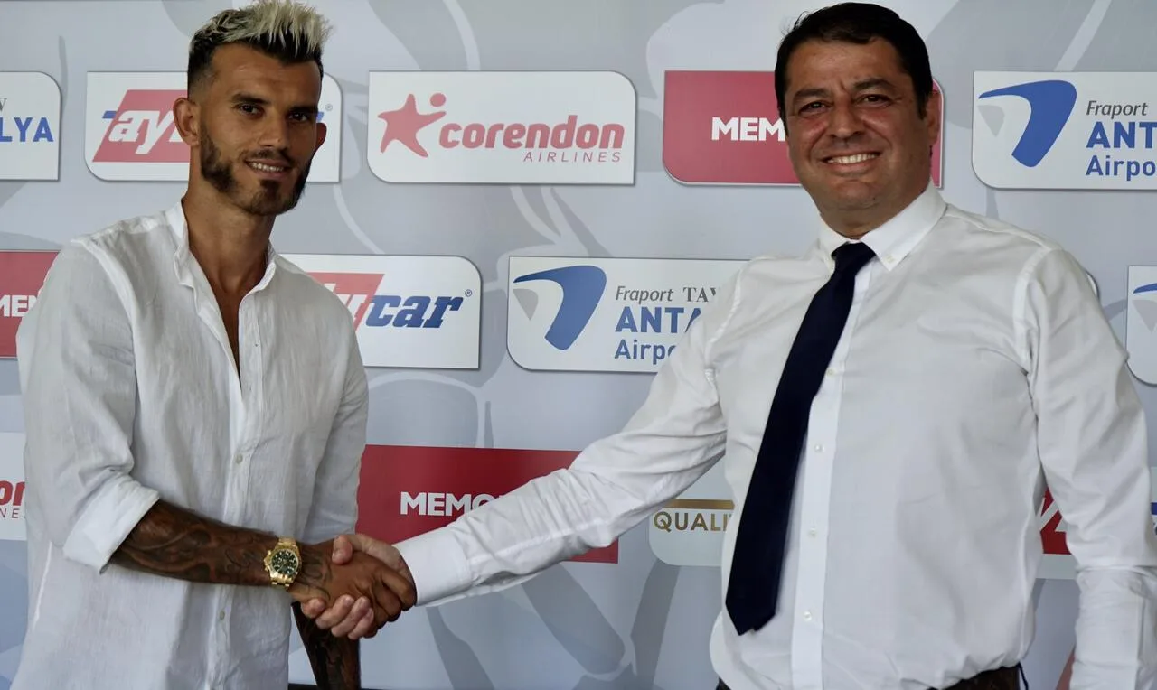Güray Vural resmen Antalyaspor’da