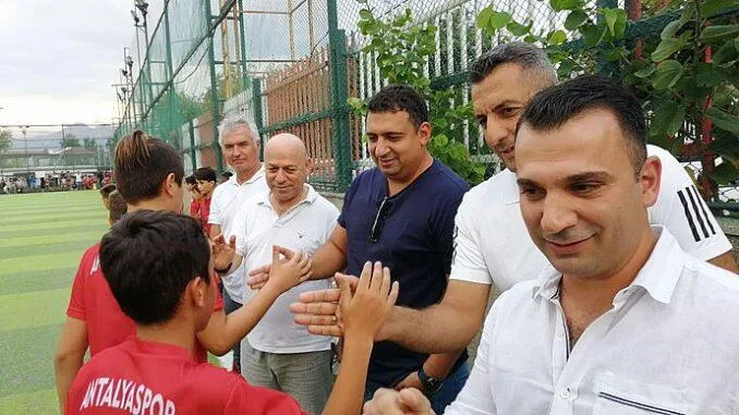 Ali Şafak Öztürk: Gençlere önem veriyoruz