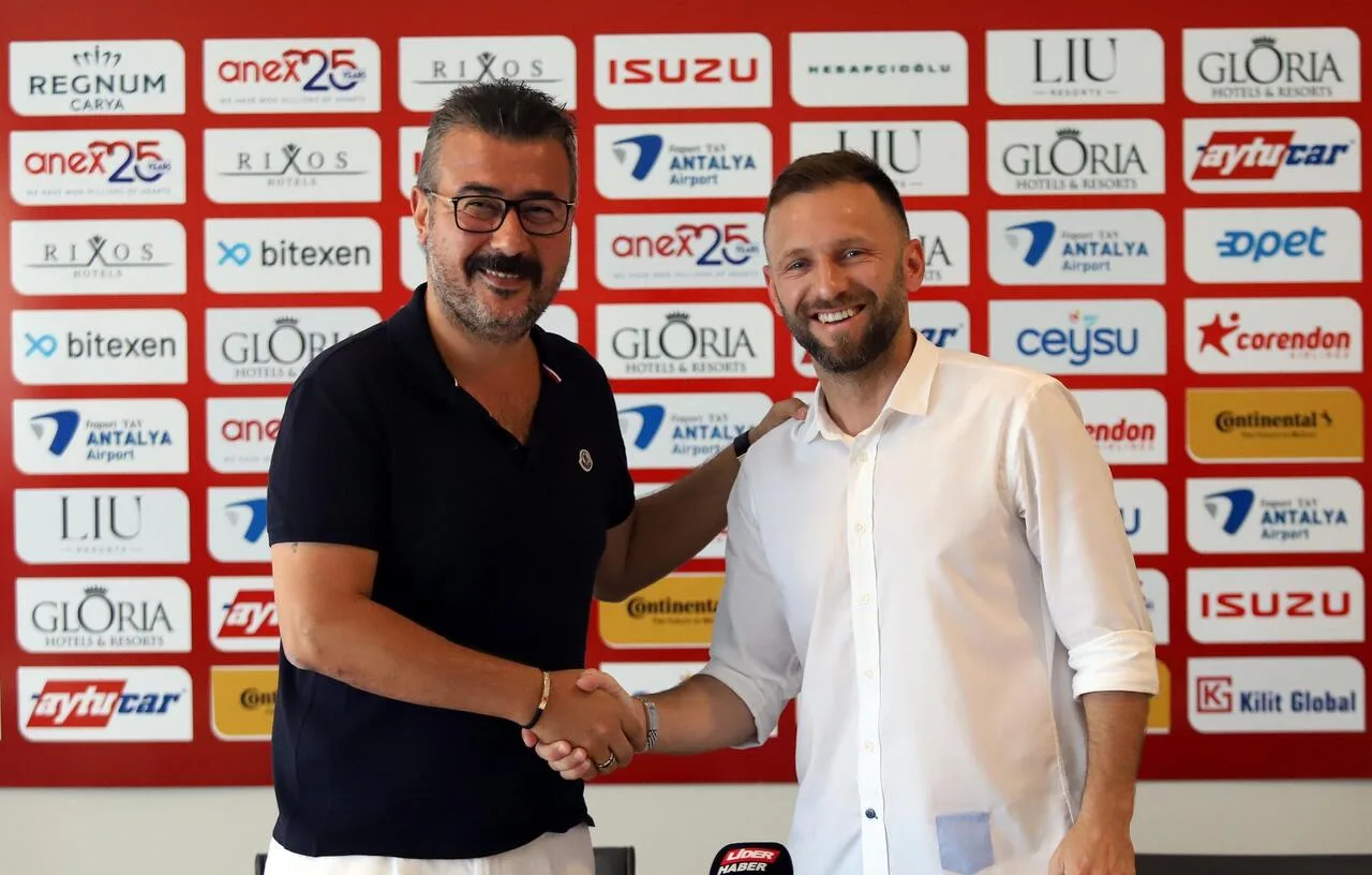 Hakan Özmert 1 yıl daha Antalyaspor’da