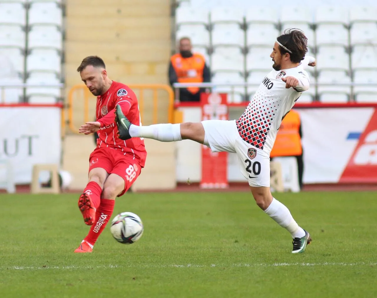 Antalyaspor’dan Sergen Yalçın’a gönderme!