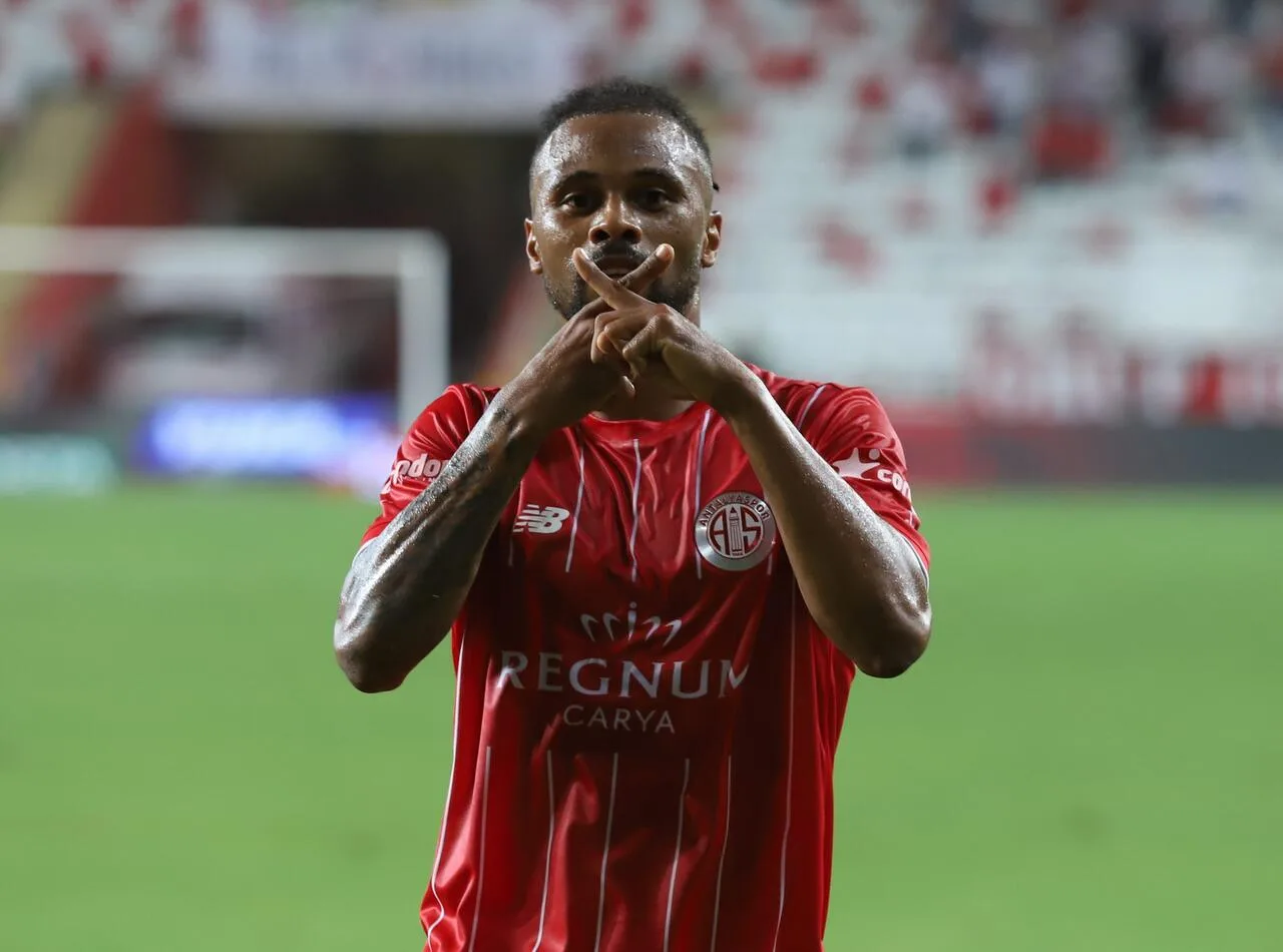 Antalyaspor’dan Eyüpspor’a gidiyor