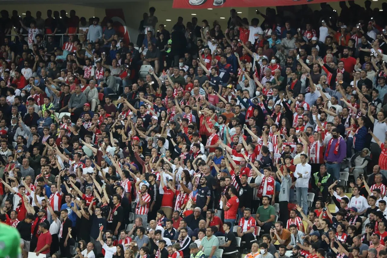 Antalyaspor’dan maça 21 saat kala öğretmenlere jest