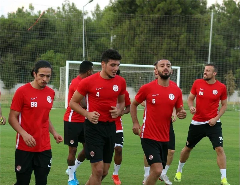 Eren Albayrak ilk çalışmasına çıktı
