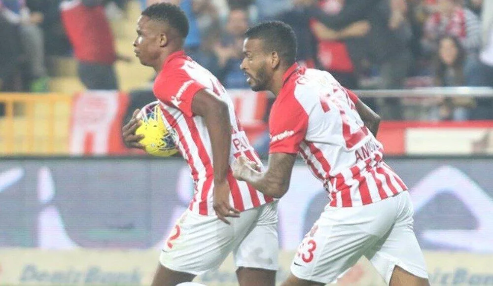 Mukairu Süper Lig’in zirvesinde