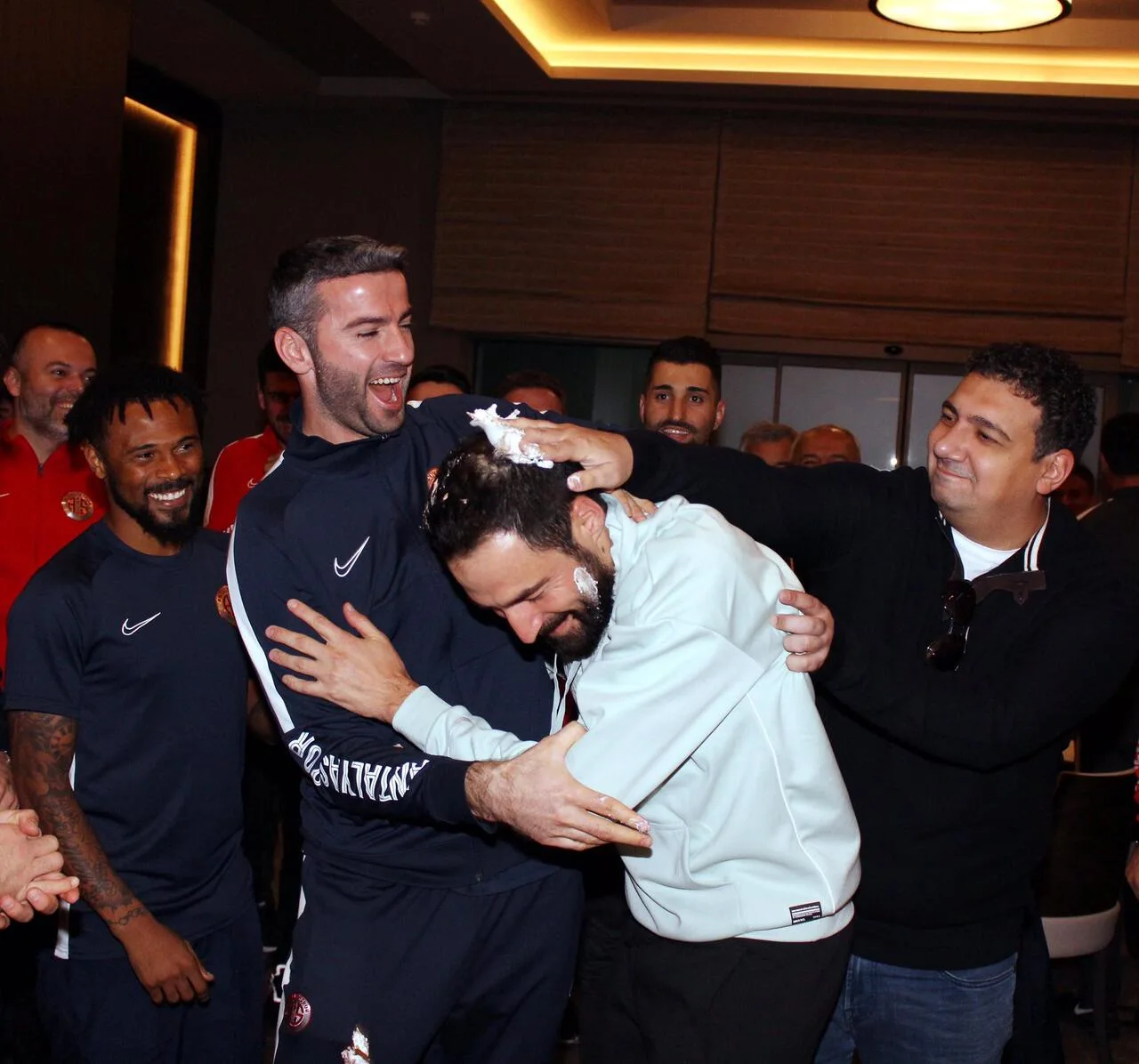 Servet Çavuşoğlu’na doğumgünü kutlaması
