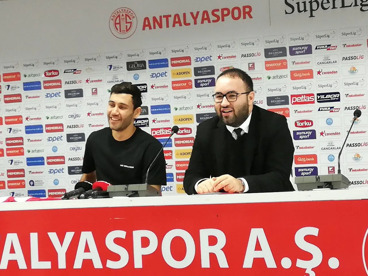 Veysel Sarı resmen Antalyaspor’da