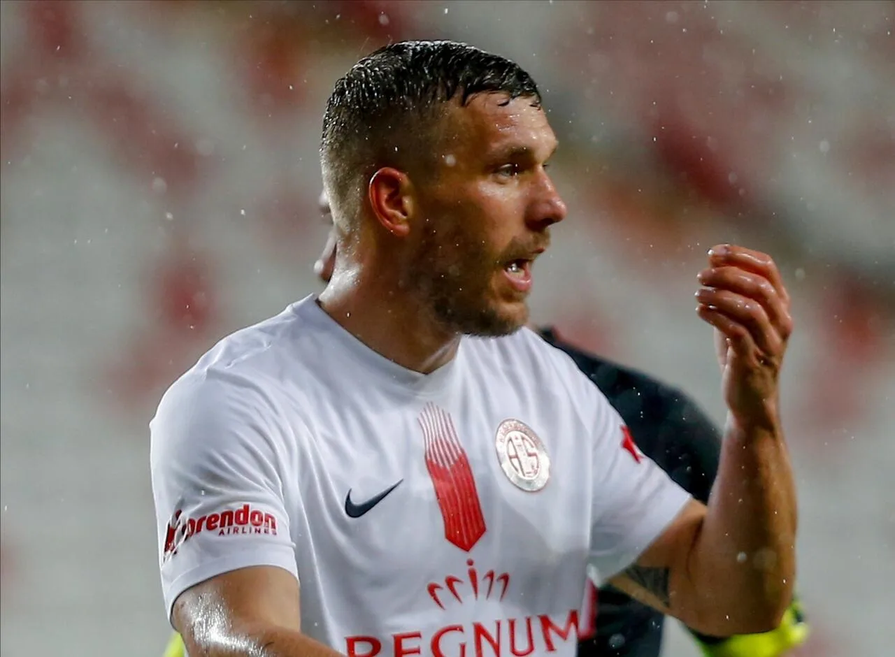 Podolski’den Rıza Çalımbay’a gönderme