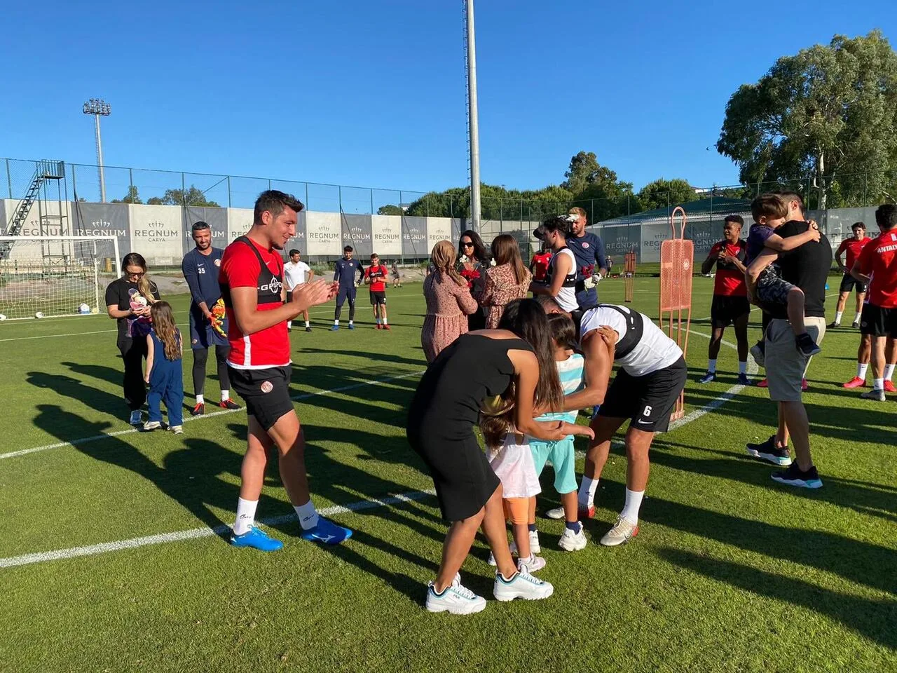 Futbolculara bayram sürprizi