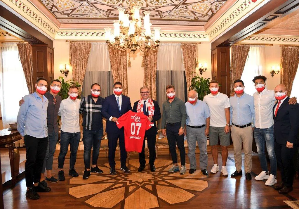Antalyaspor’dan Vali Karaloğlu’na veda