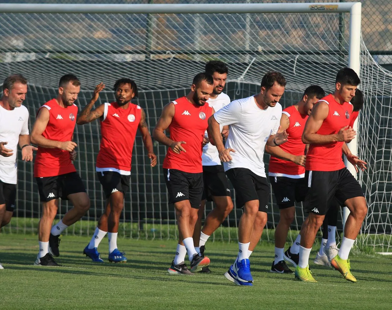 Antalyaspor Afyon’daki ilk çalışmasına çıktı