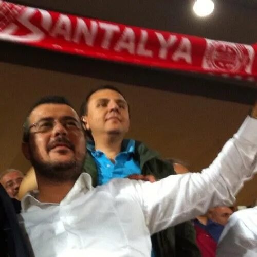 Antalyaspor protokolünde İstanbul sempatizanlığı hortladı Aziz Çetin cevap verdi