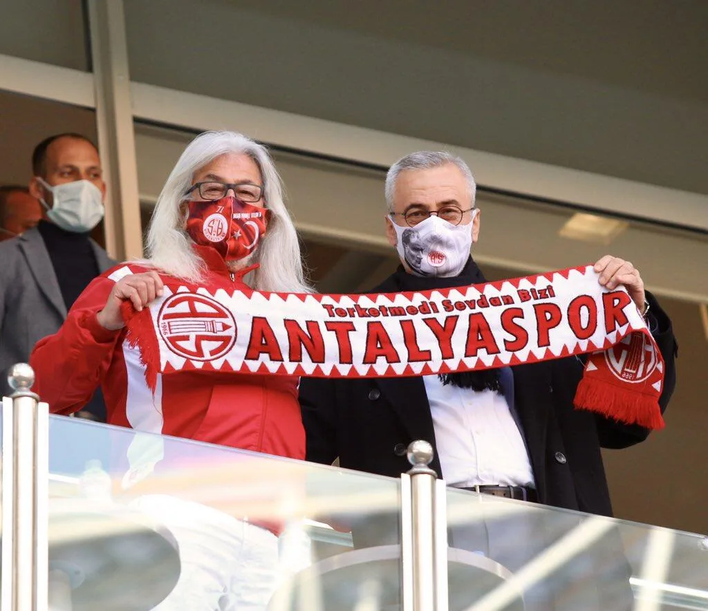 Miloş kartal paylaştı, başkan biletini iptal etti