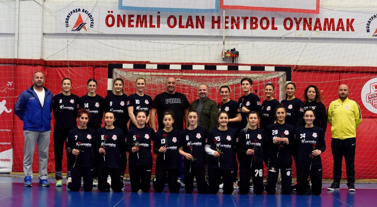 Konyaaltı Hentbol Takımı kurularak göz göre göre Muratpaşa Hentbol’u kapattırdılar!