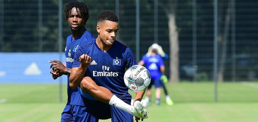 Antalyaspor Ganalı oyuncunun peşinde