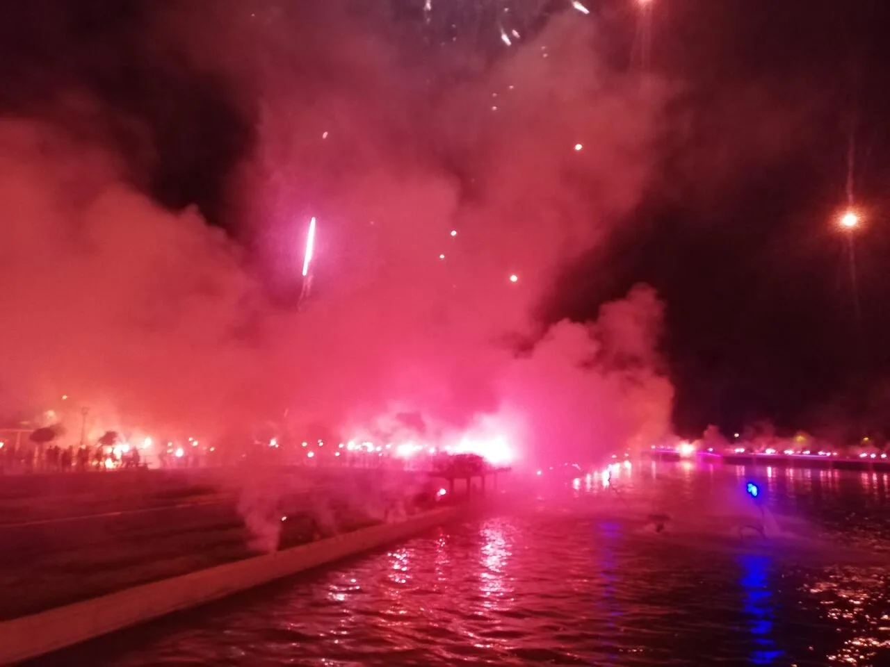 Gece meşalelerle aydınlandı