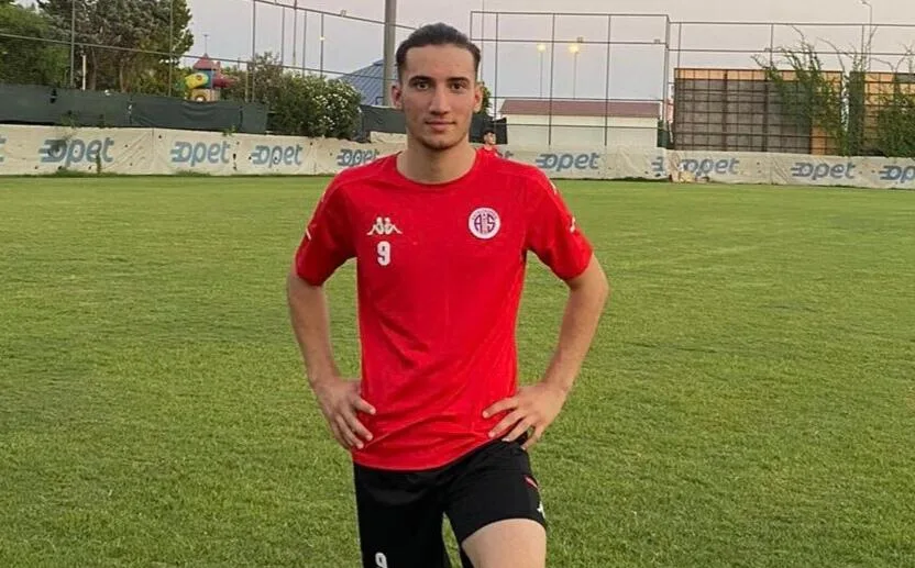 Antalyaspor genç futbolcuyu renklerine bağladı