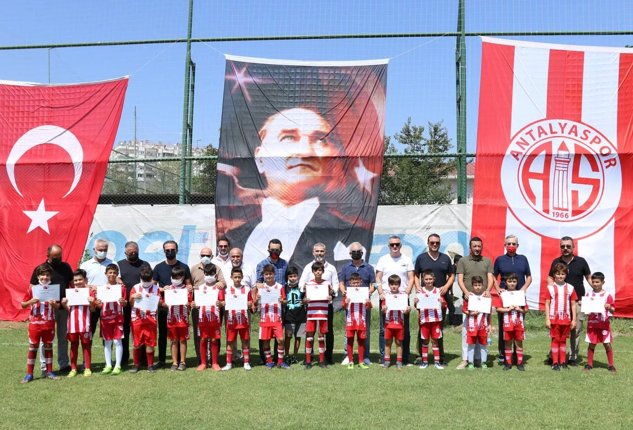 “İyi futbolcudan önce iyi insan olun”