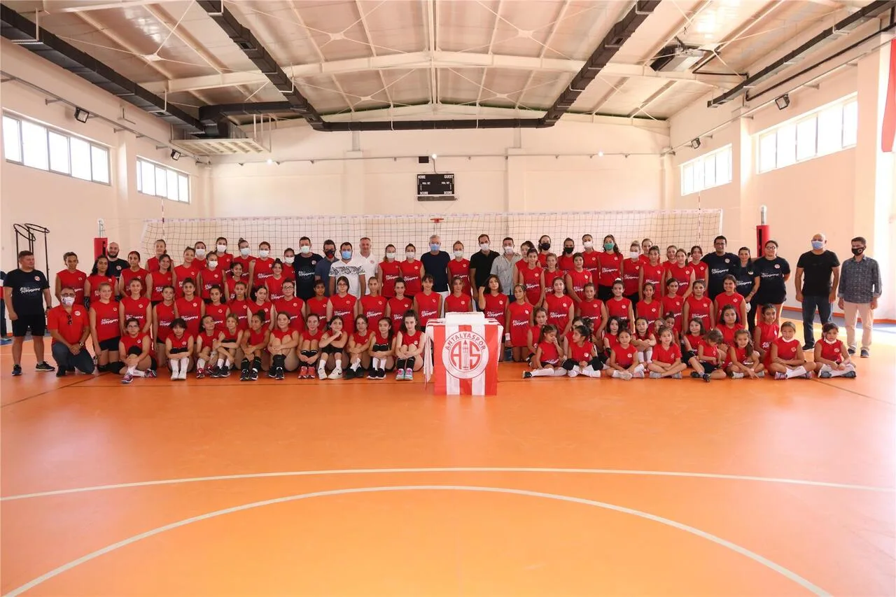 Antalyaspor Voleybol Takımı yeni sezonu açtı