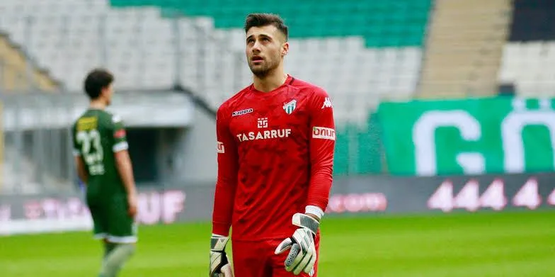 Antalyaspor ve Galatasaray genç kalecinin peşinde