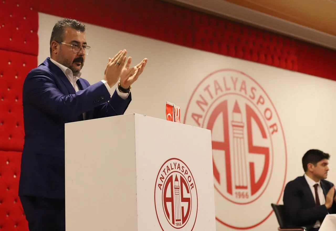 Antalyaspor’da hedef az borç çok başarı