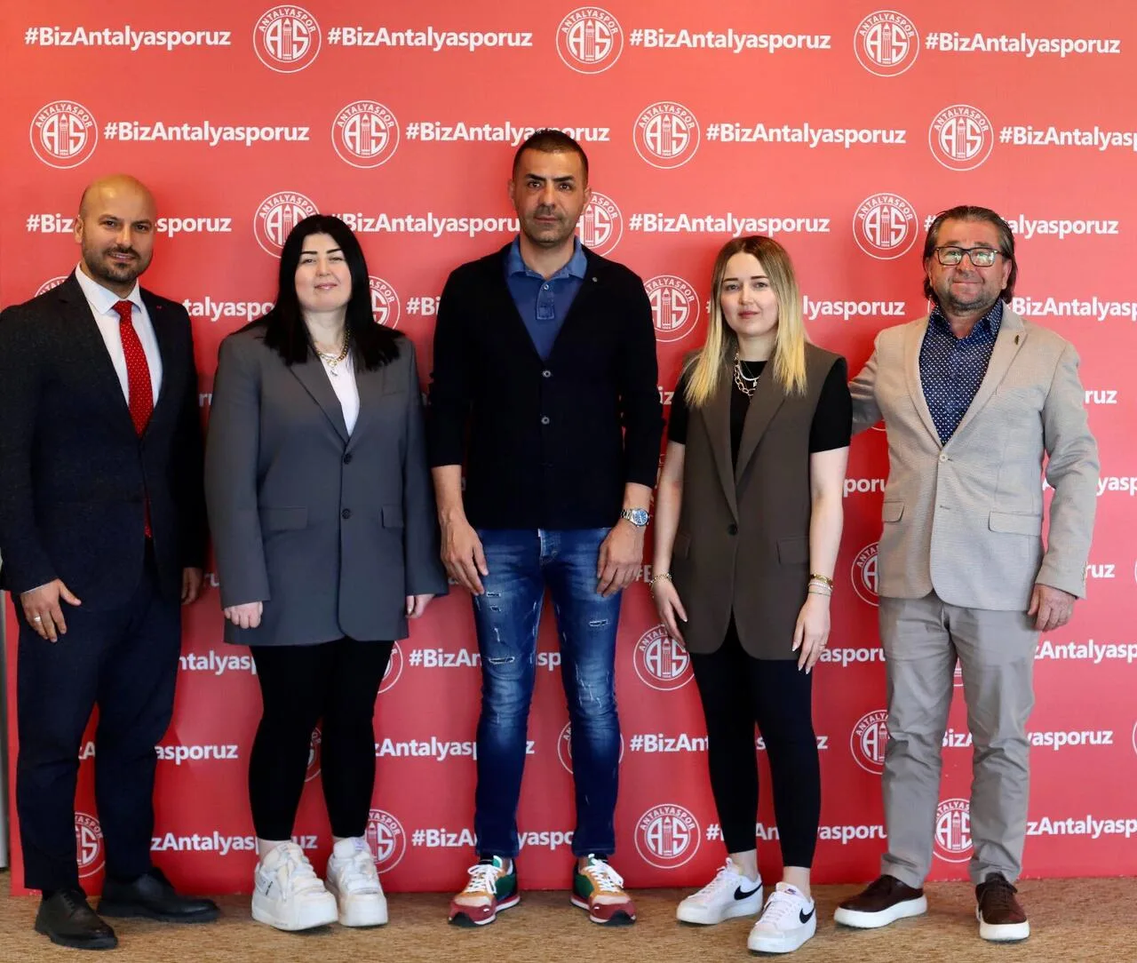 Antalyaspor’u icraya verdi, Aziz Çetin ve Emrah Çelik ödüllendirdi