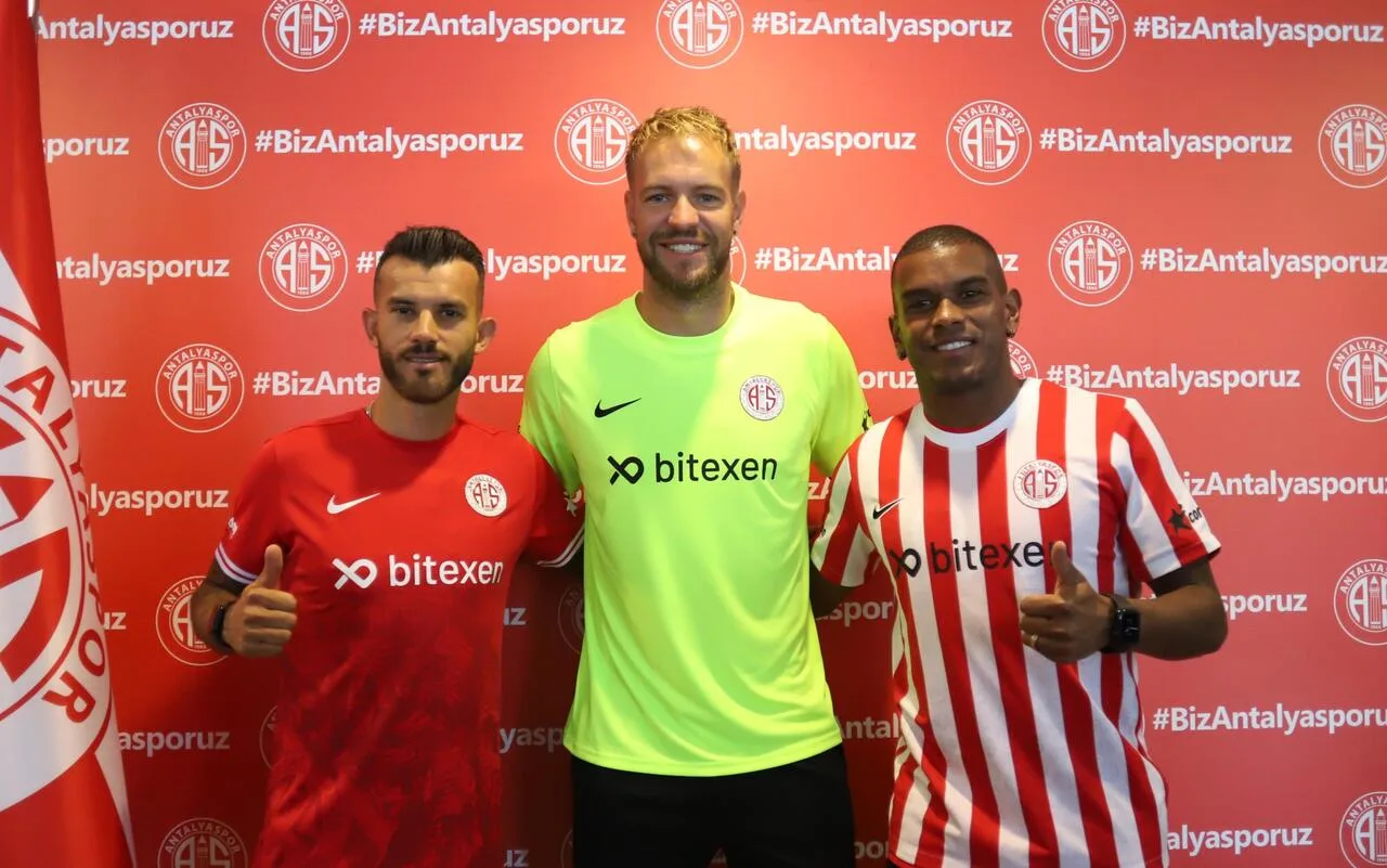 Antalyaspor’da 3 imza birden
