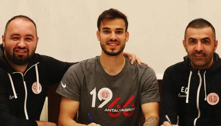 Cemali Sertel imzayı attı