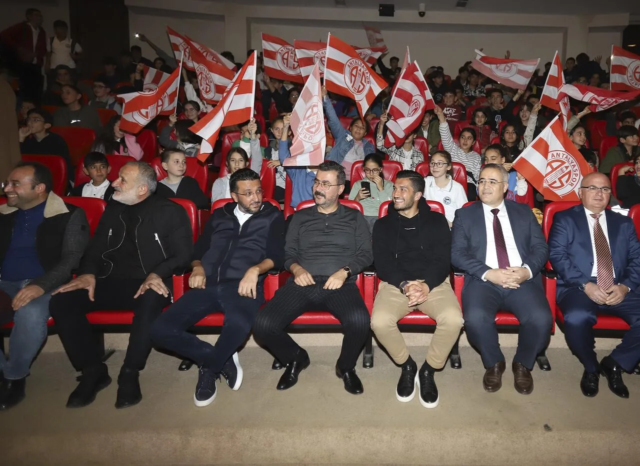 Aziz Çetin ve Nuri Şahin Manavgat’ta öğrencilerin konuğu oldu