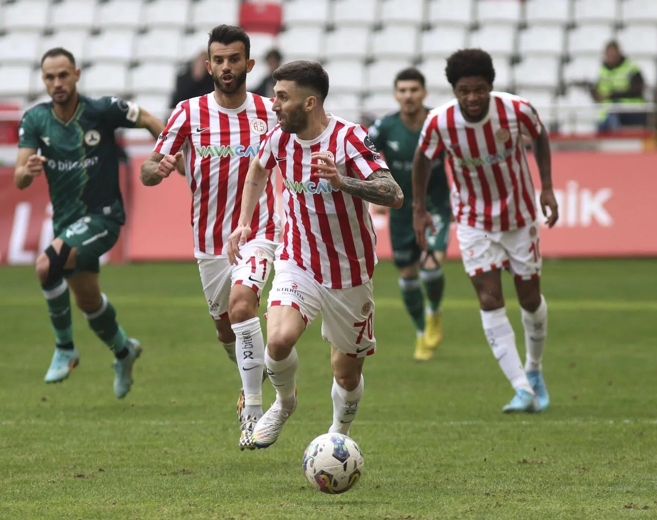 Doğukan Sinik Başakşehir ve Trabzonspor’u reddetti