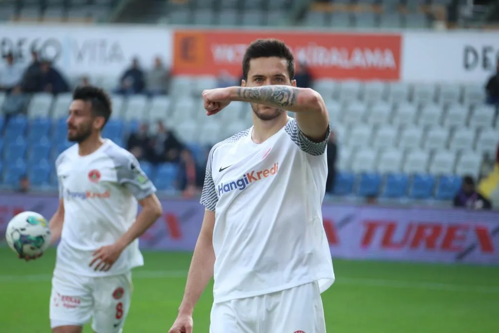 Antalyaspor’da gündem Umut Nayir