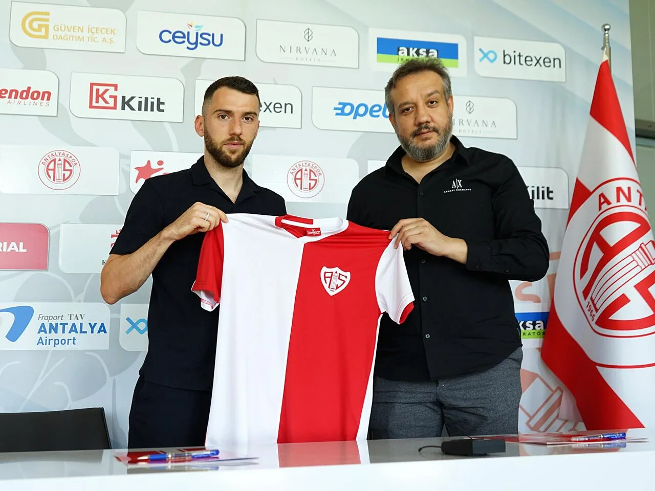 Zymer Bytyqi imzayı attı!