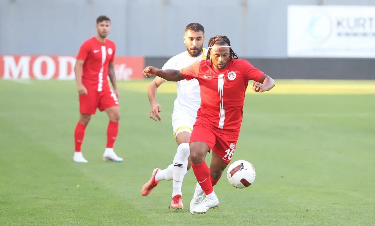 İstanbulspor – Antalyaspor : 1-1 (Maç sonu)