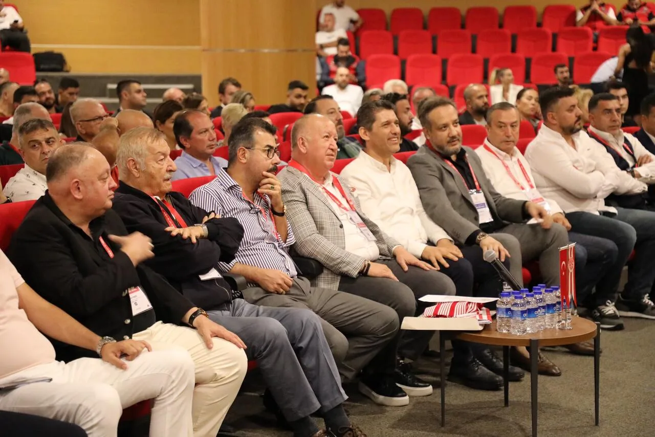 Antalyaspor tarihinde ilk ! Eski Başkanlar Sedat Peker ve Dündar Uluğkay’dan Aziz Çetin – Emrah Çelik dönemini eleştirdi, 5 hissedar ise ibra etmedi