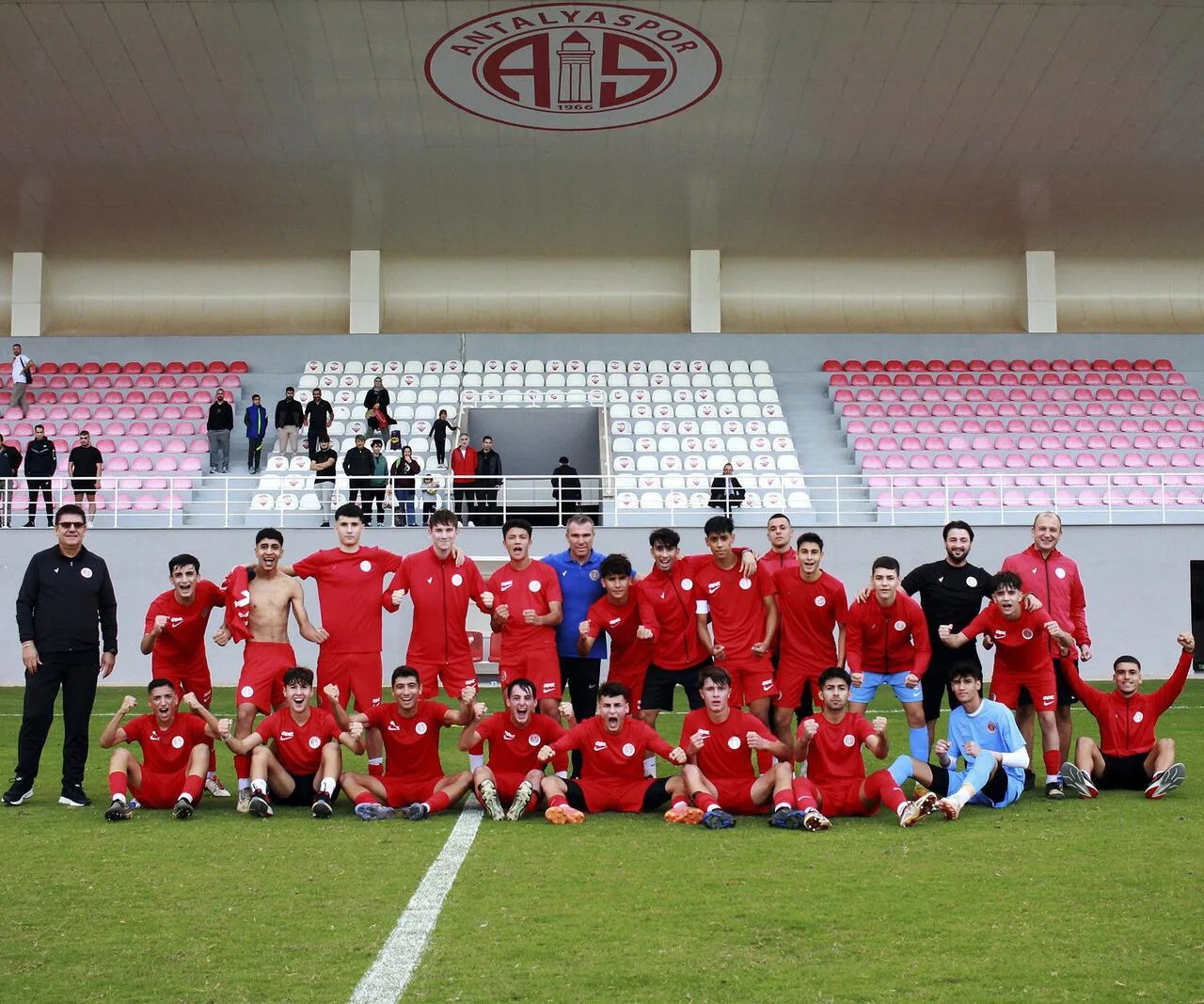 Aziz Çetin, Sinan Boztepe’ye özendi U17 takımına prim verdi