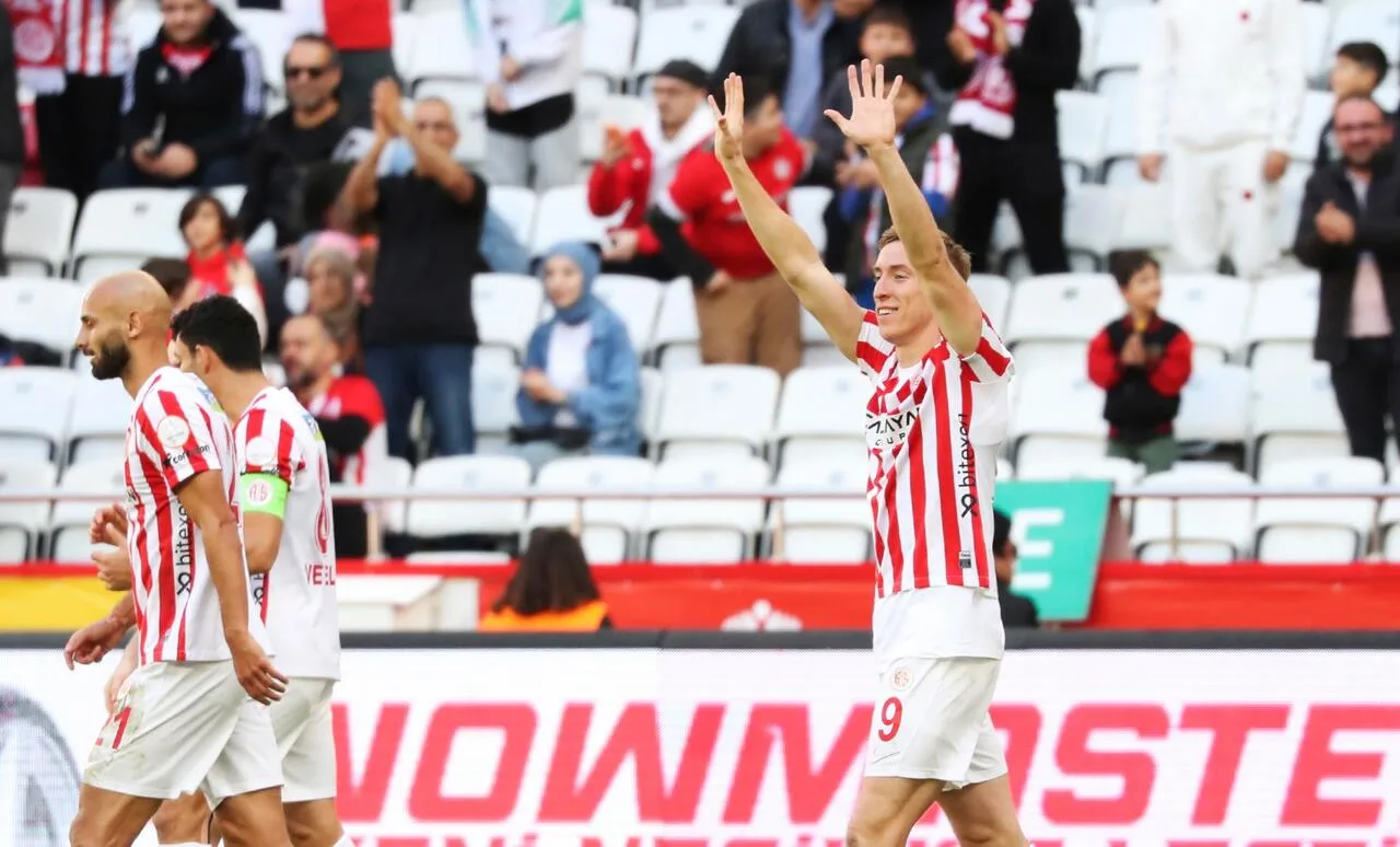 Antalyaspor – Fatih Karagümrük: 2-1 (Maç sonucu)