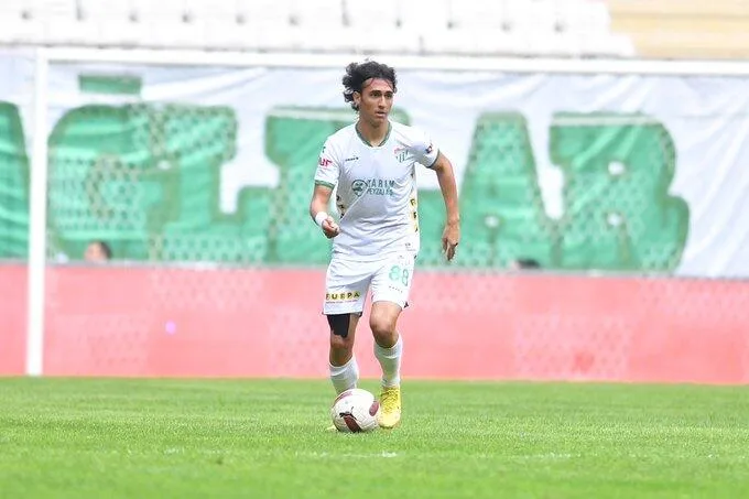 Antalyaspor genç stoperi bitiriyor