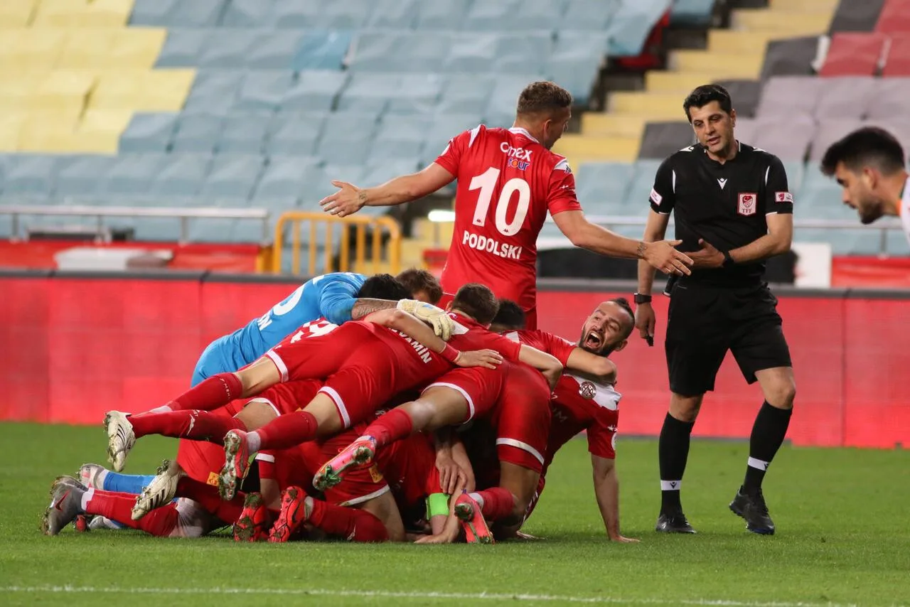 Antalyaspor’a 3 futbolcudan iyi haber