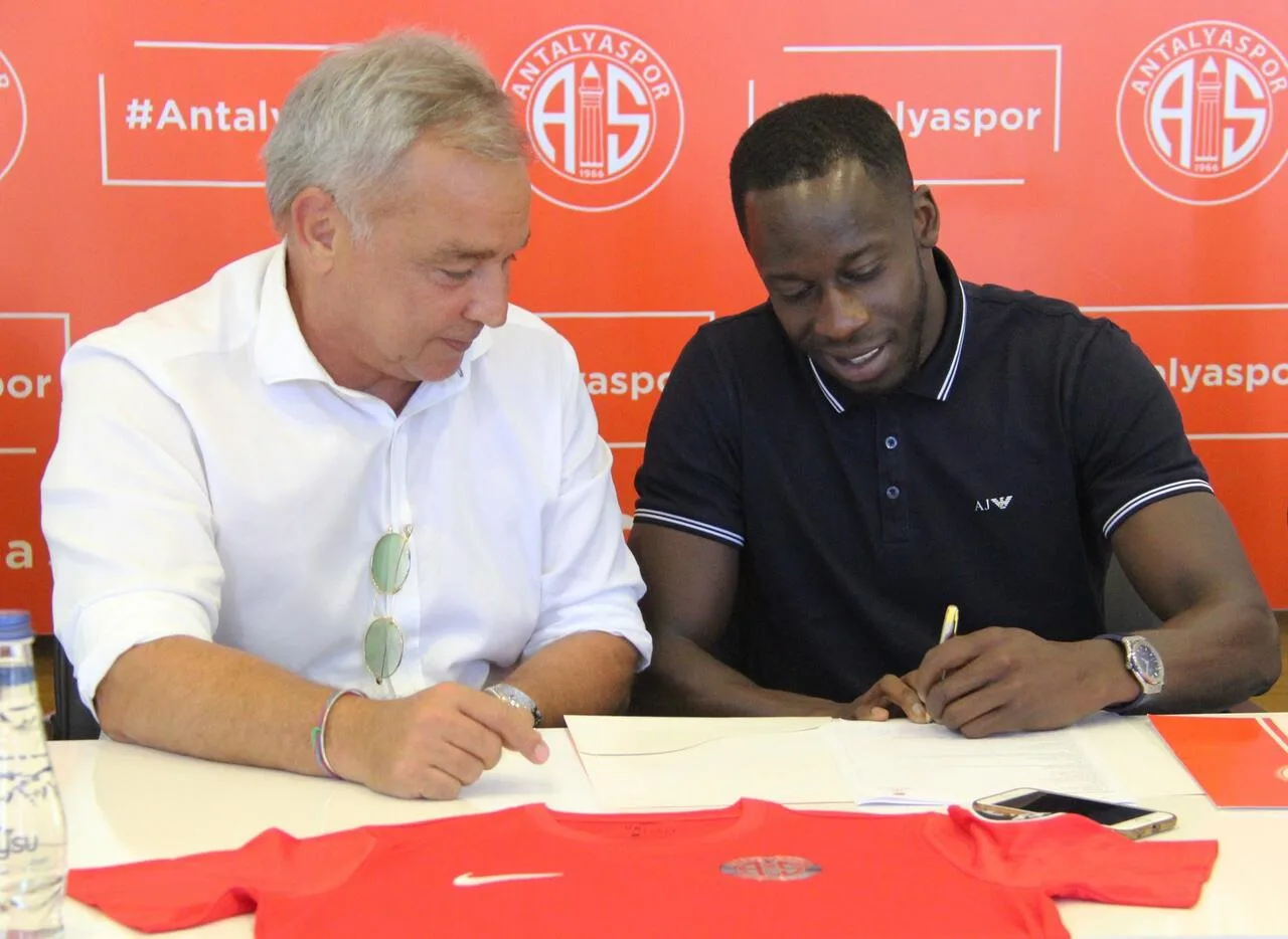 Aly Cissokho resmen Antalyaspor’da …