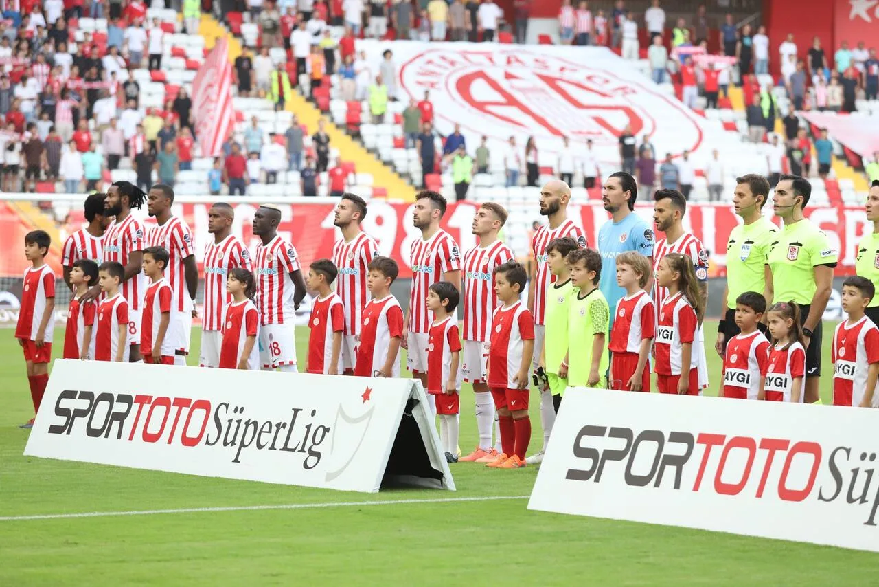 Antalyaspor taraftarı yılın transferini seçti