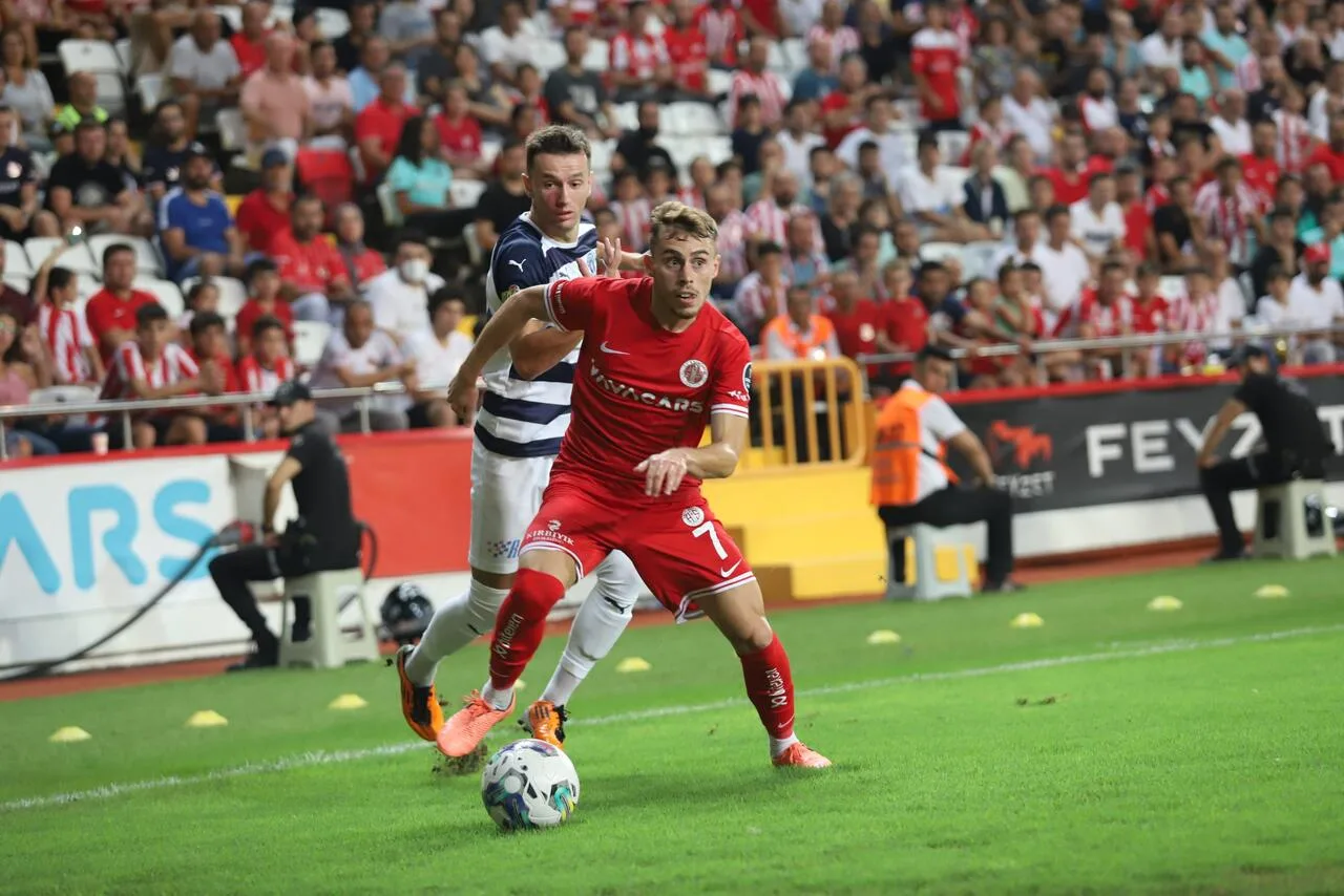 Antalyaspor evinde Kasımpaşa’ya ilk kez kaybetti